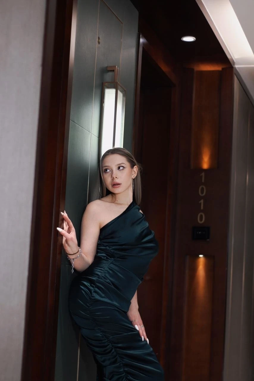 Evelina Deep Devourer – Russian escort in Hong Kong — 5 / 9