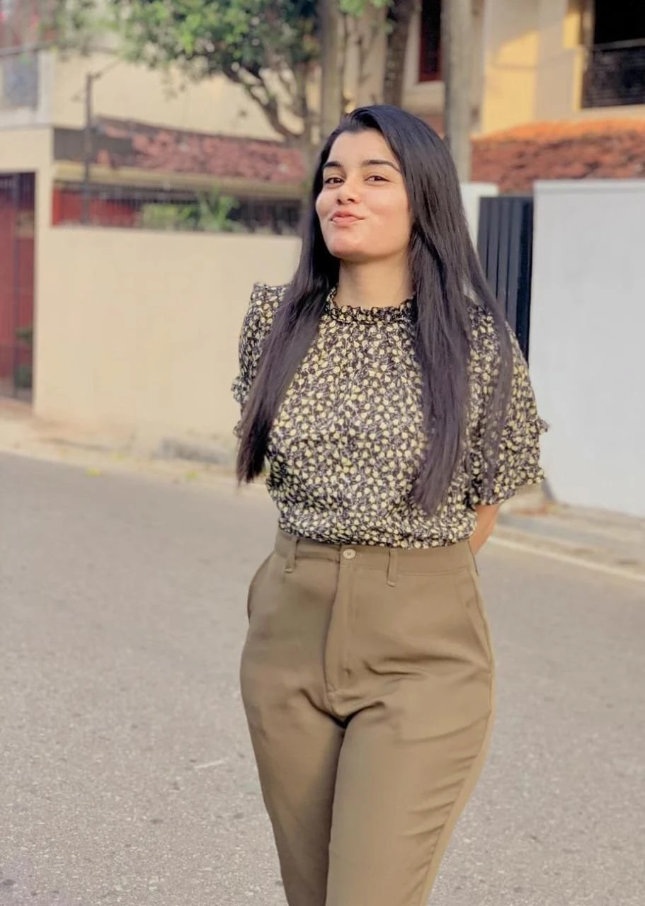 Naha – Indian escort in Gurgaon — 3 / 5