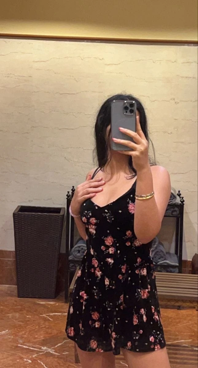 Riya Roy – Indian escort in Bangalore — 2 / 5