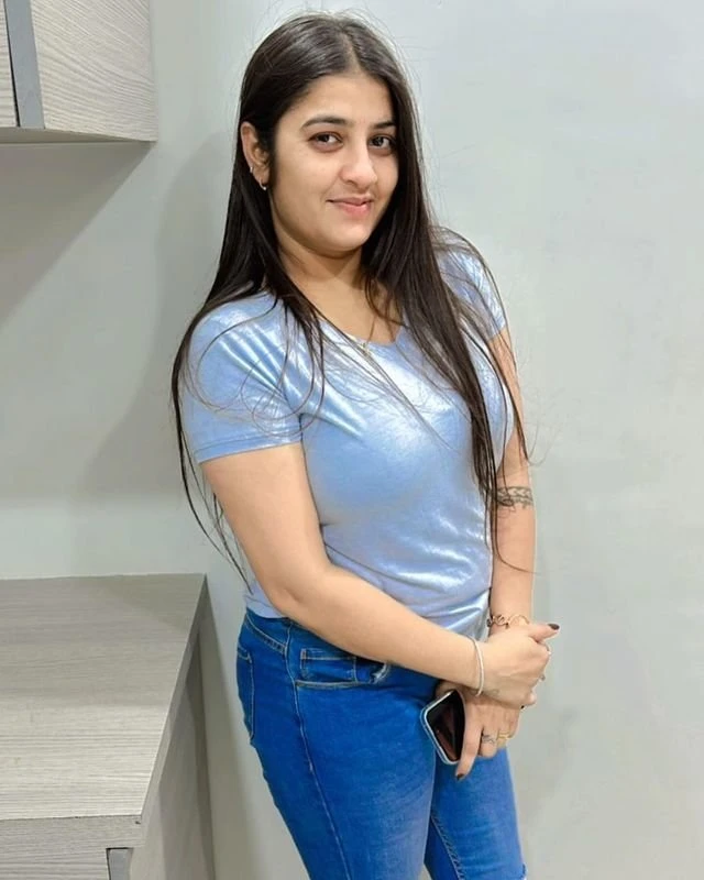 Avani – Indian escort in Ahmedabad — 3 / 4