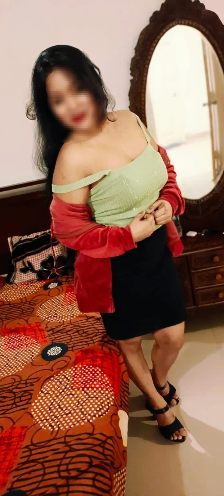 Kriti for Real Meet and Cam Show – Indian escort in Bangalore — 3 / 4