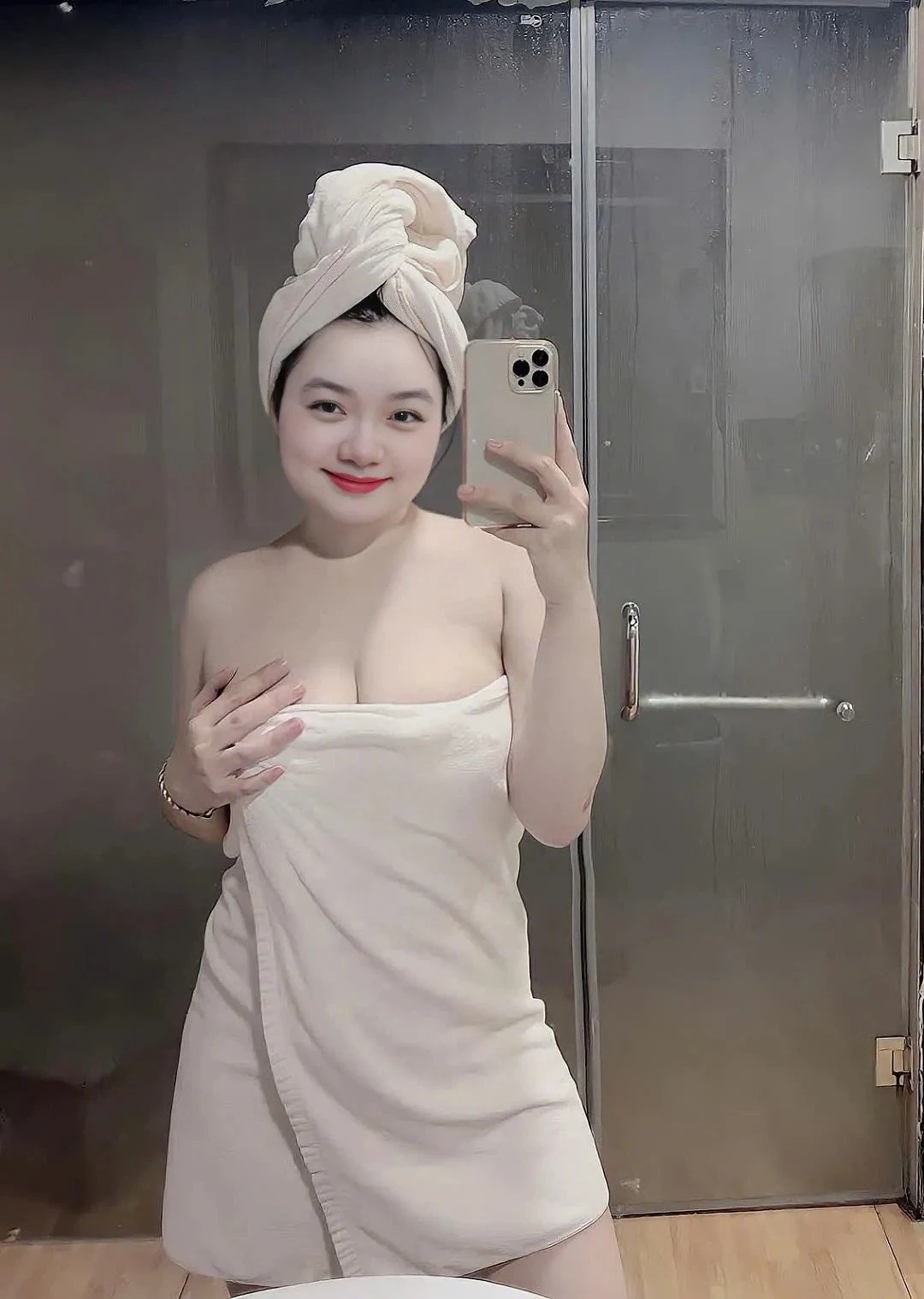 Elili(independent girl) – Vietnamese escort in Bangalore — 3 / 4