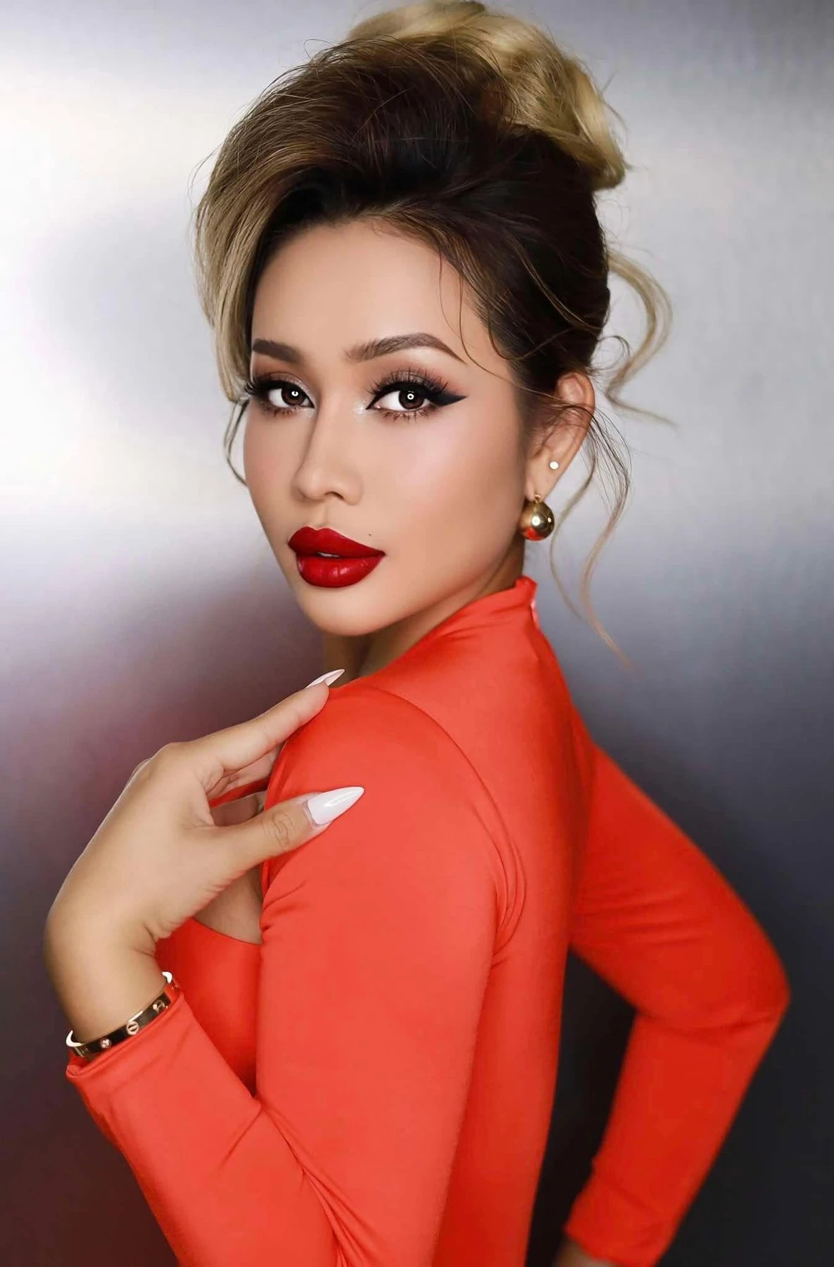 Angela – Vietnamese escort in Hong Kong — 7 / 21