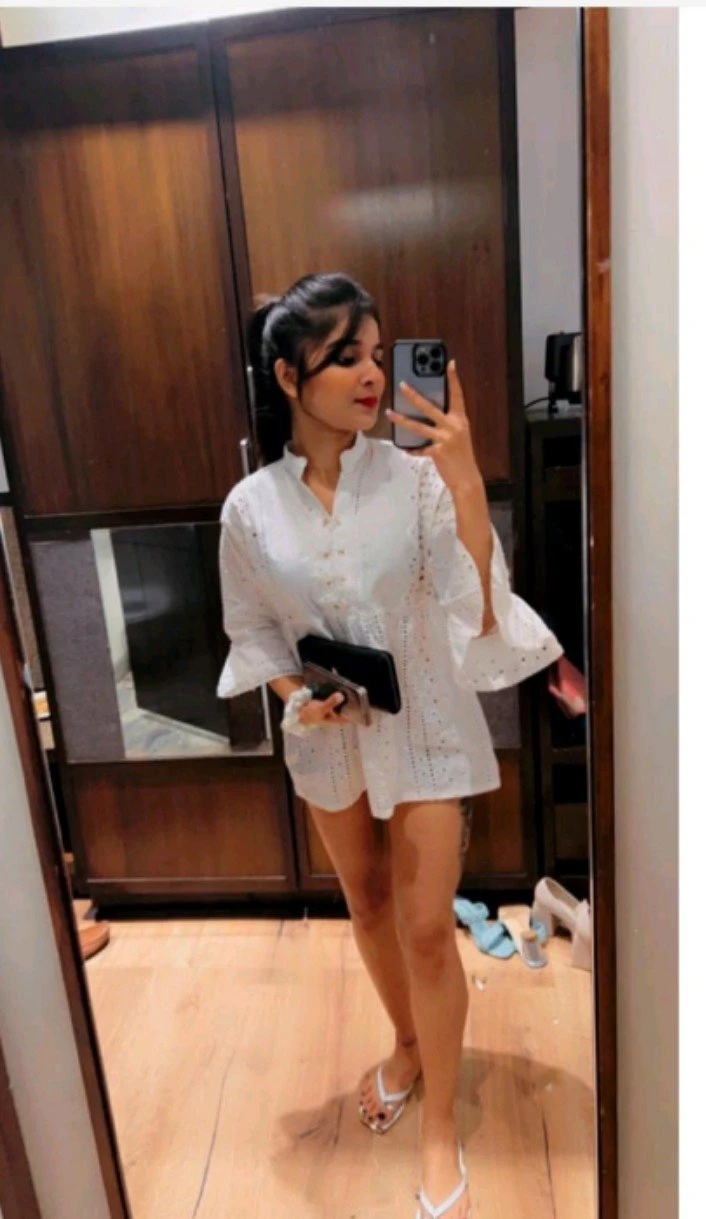Komal Web Cam Show and Real Meet – Indian escort in Bangalore — 2 / 4