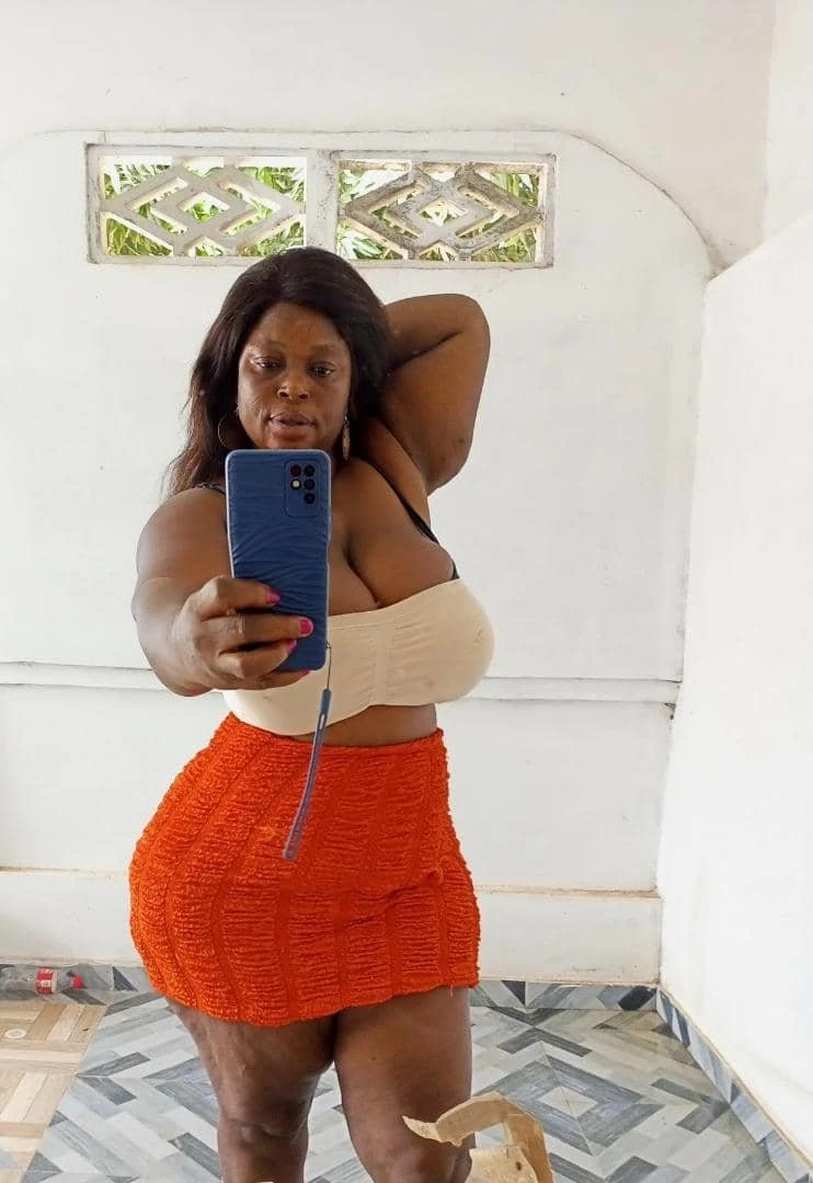 Emily – Gambian escort in Cotonou — 8 / 10
