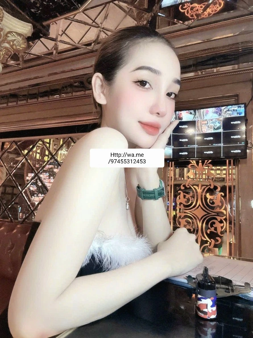 Lyna – Algerian masseuse in Tirana — 5 / 11
