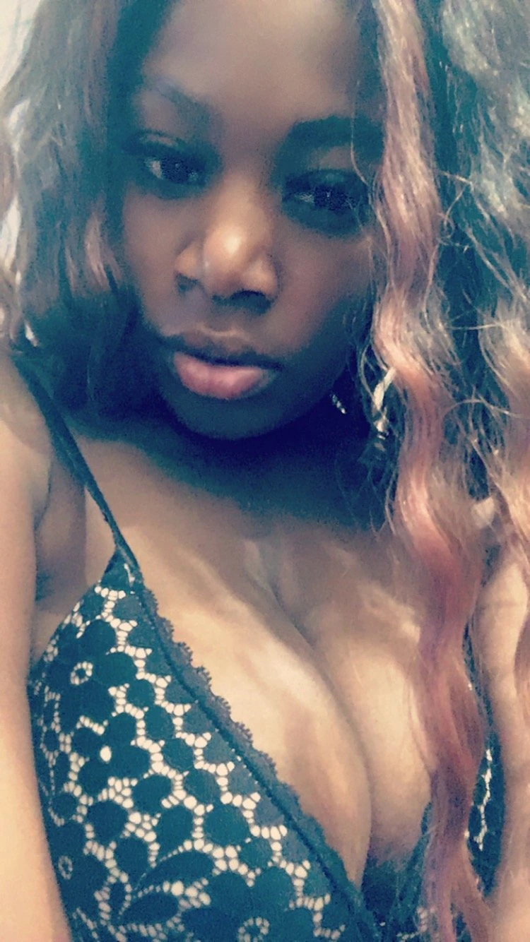 Cinnamon – American escort in San José — 3 / 4