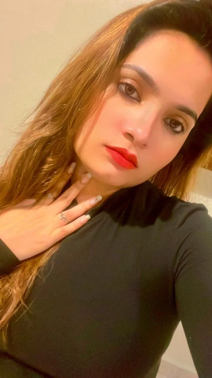 Reena Love – Indian escort in Chennai — 1 / 4