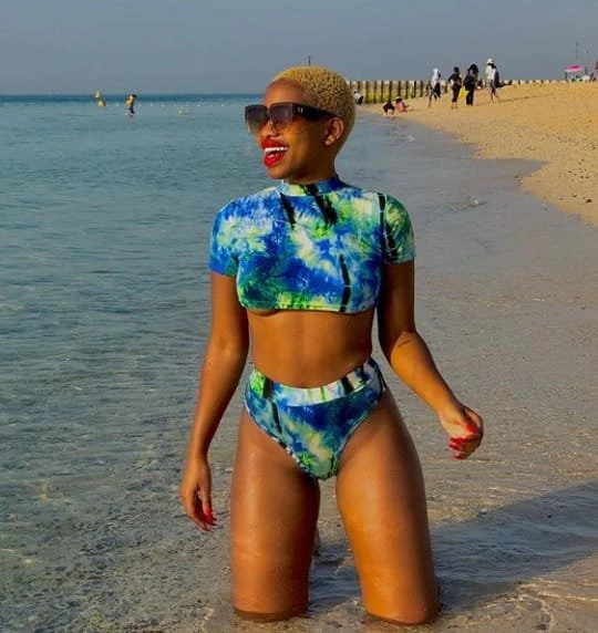 Tina Gray – Zambian escort in Bangalore — 6 / 10