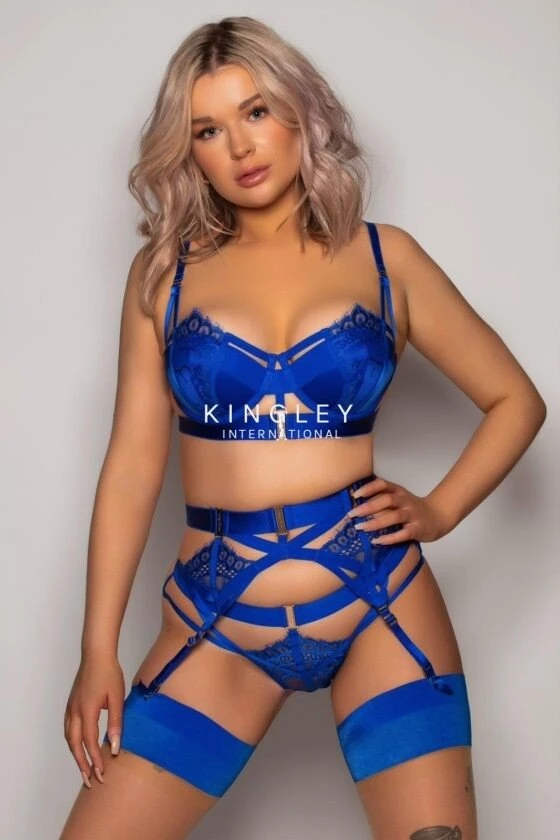 English Fay Tour 15-18 – British escort in Hong Kong — 2 / 5