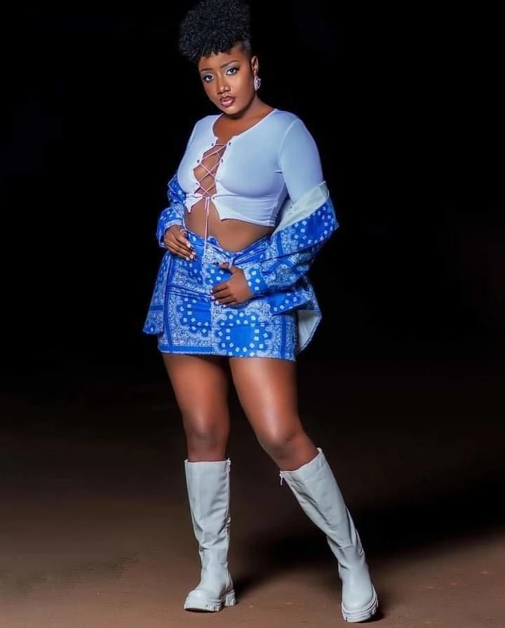 Cindy Watson – South African escort in Chandigarh — 2 / 3