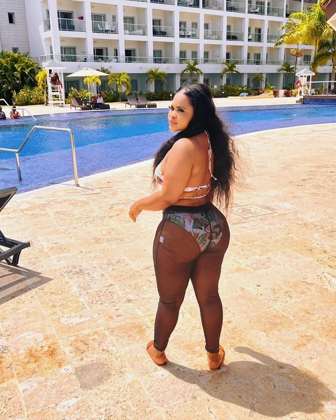 Juicy – Ugandan escort agency in Bangalore — 3 / 4