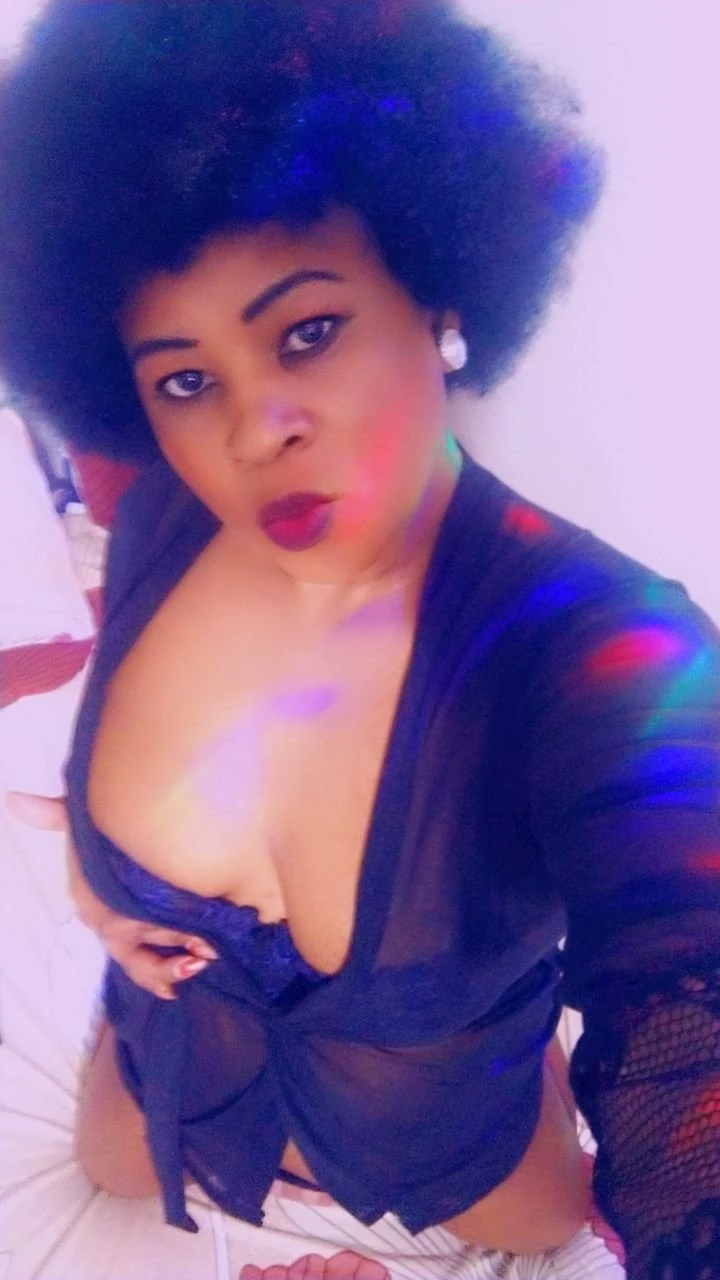 Quen – South African escort in Bangalore — 3 / 5