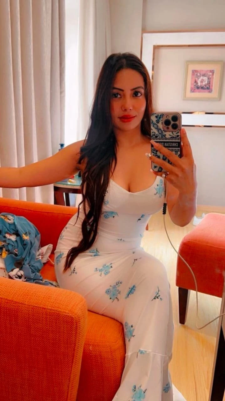 Tanu Gupta – Indian escort in Bangalore — 1 / 5