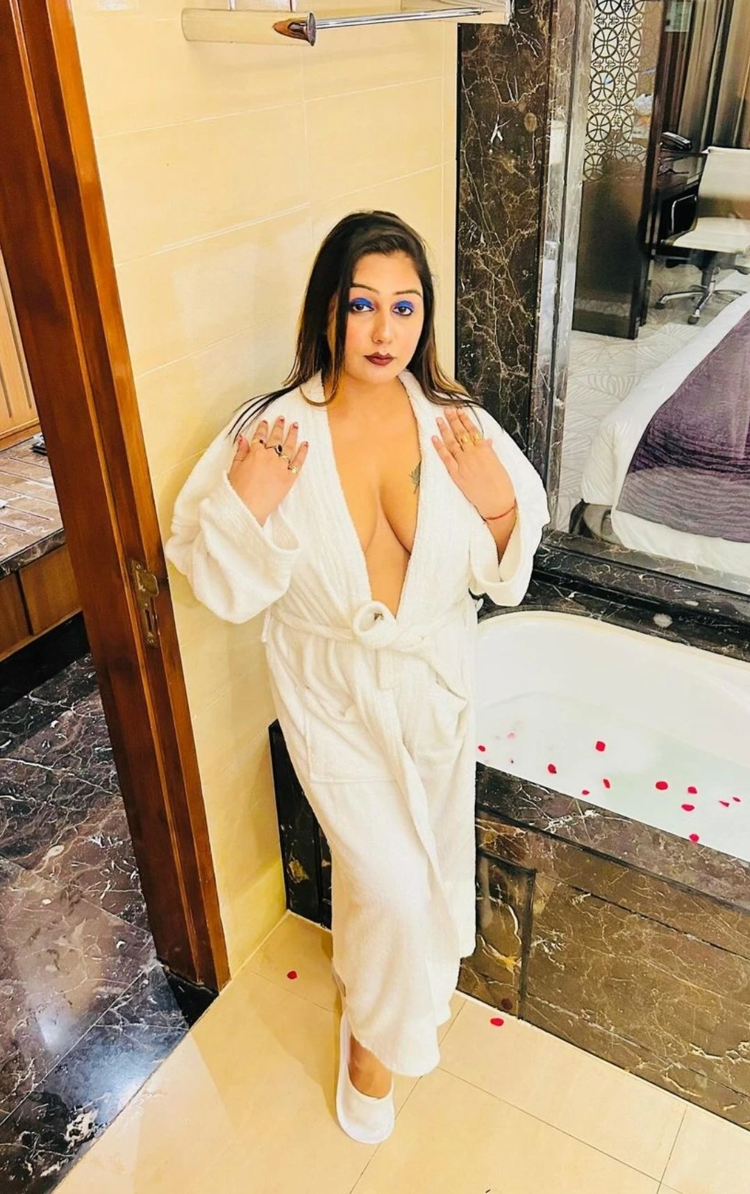 Komal – Indian escort in Chandigarh — 2 / 3