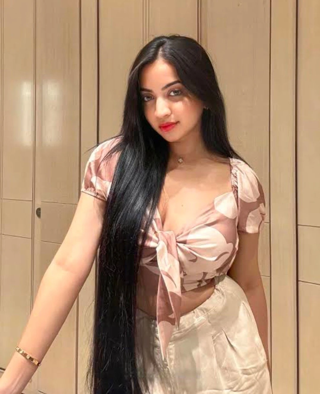 Vaishnavi – Indian escort in Ahmedabad — 1 / 3