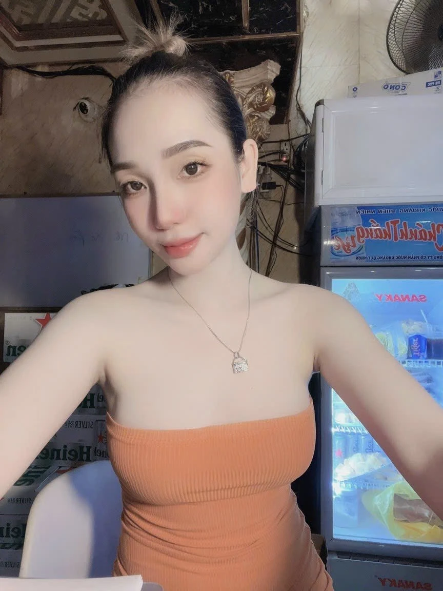 Lyna – Algerian masseuse in Tirana — 2 / 11