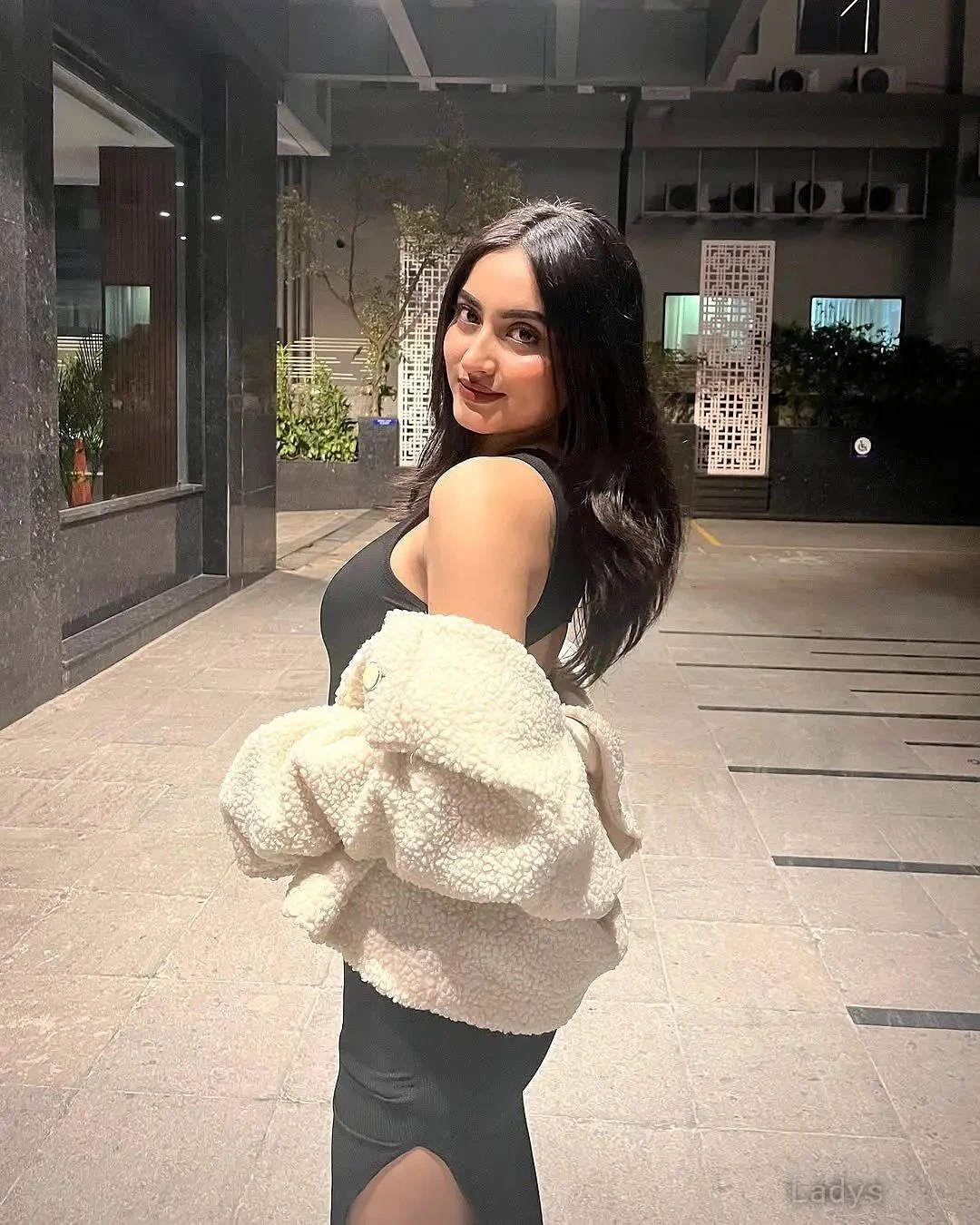 Harshitha – Indian escort in Dehradun, Uttarakhand — 4 / 5