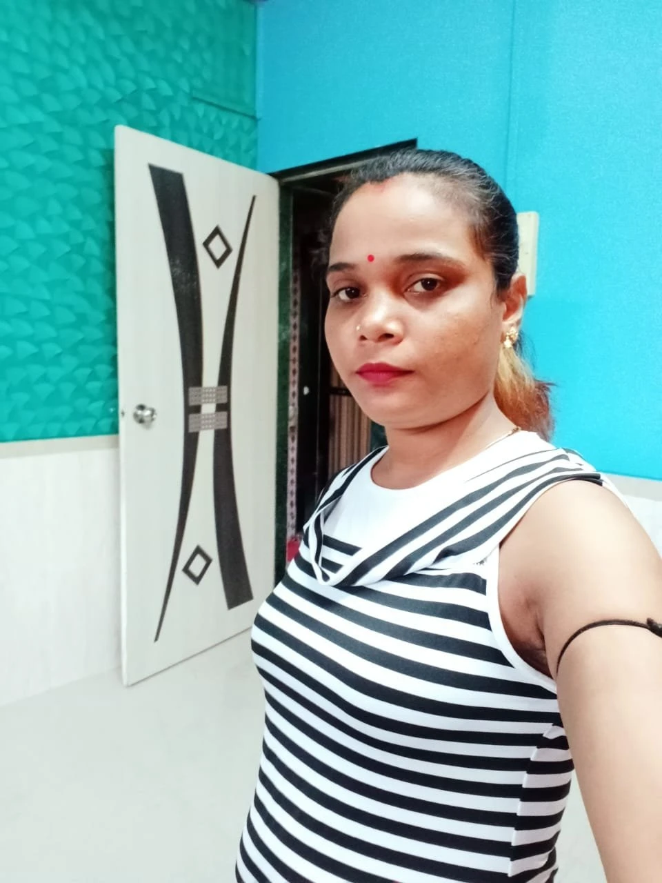 Neha cam and meet available – Indian escort in Bangalore — 2 / 5