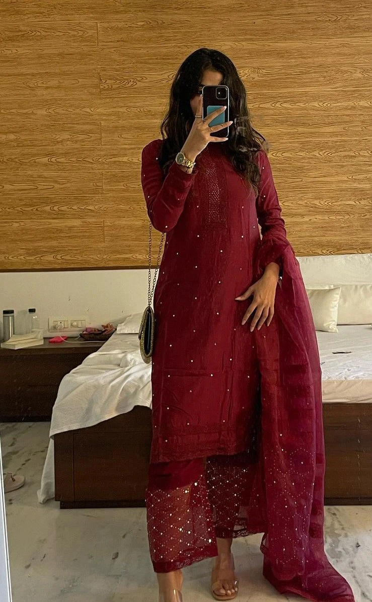 Real meet and cam show – Indian escort in Bangalore — 3 / 6