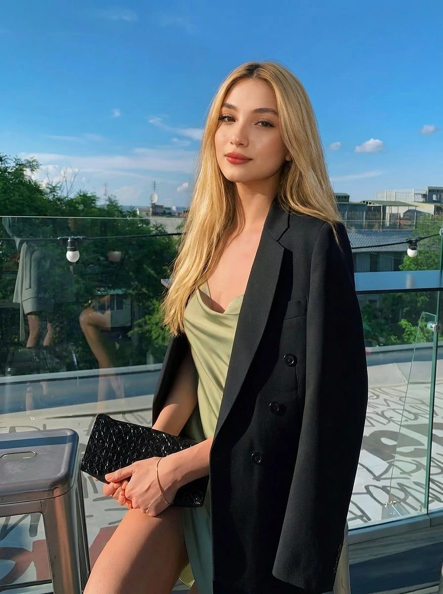 Angela Sweet Poison – Russian escort in Hong Kong — 6 / 7