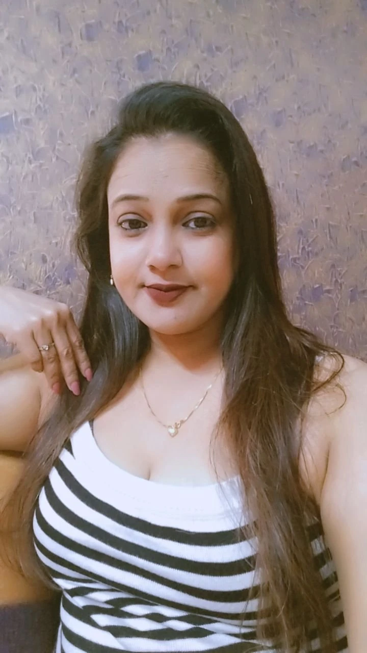 Neha – Indian escort in Bangalore — 3 / 4
