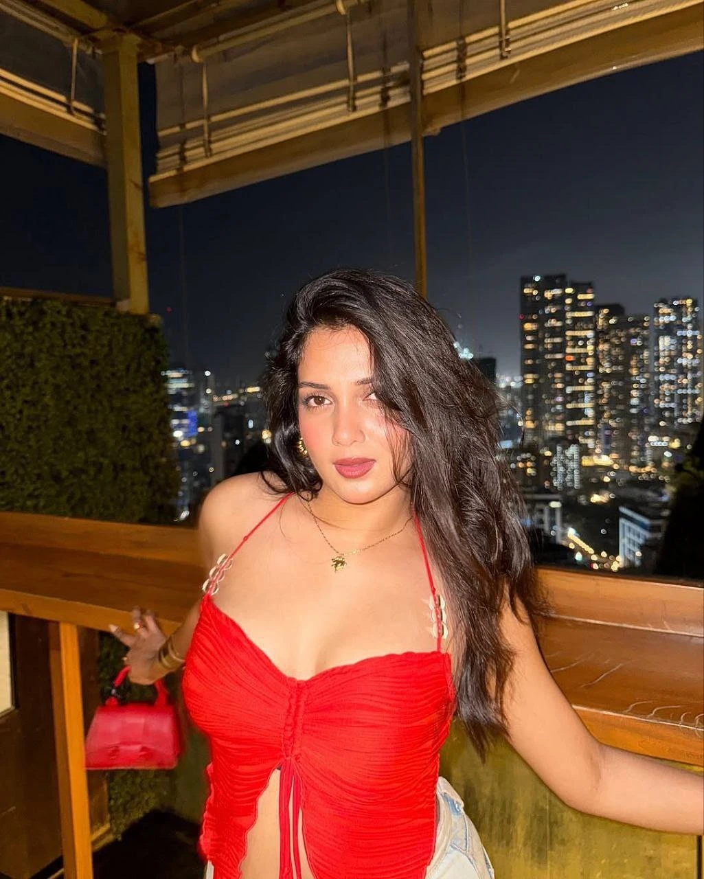 Vip Escort High Profile – Indian escort in Bangalore — 3 / 5