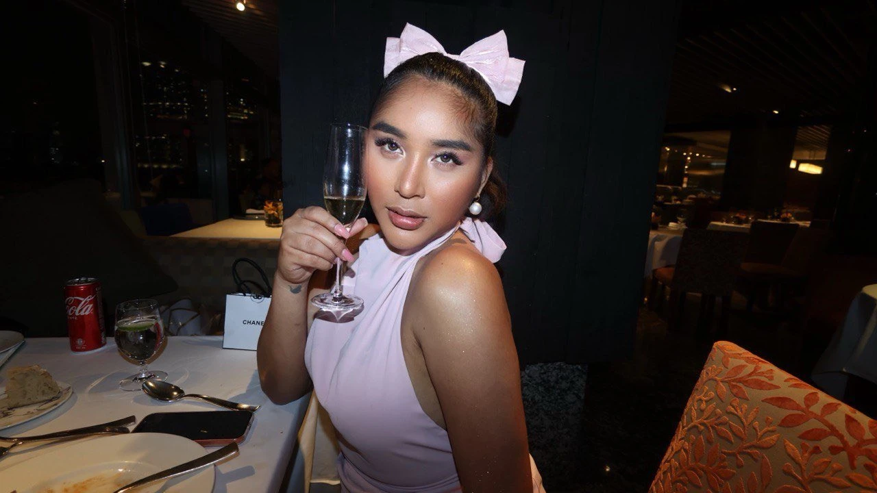 Biancalove – Filipino escort in Hong Kong — 23 / 31