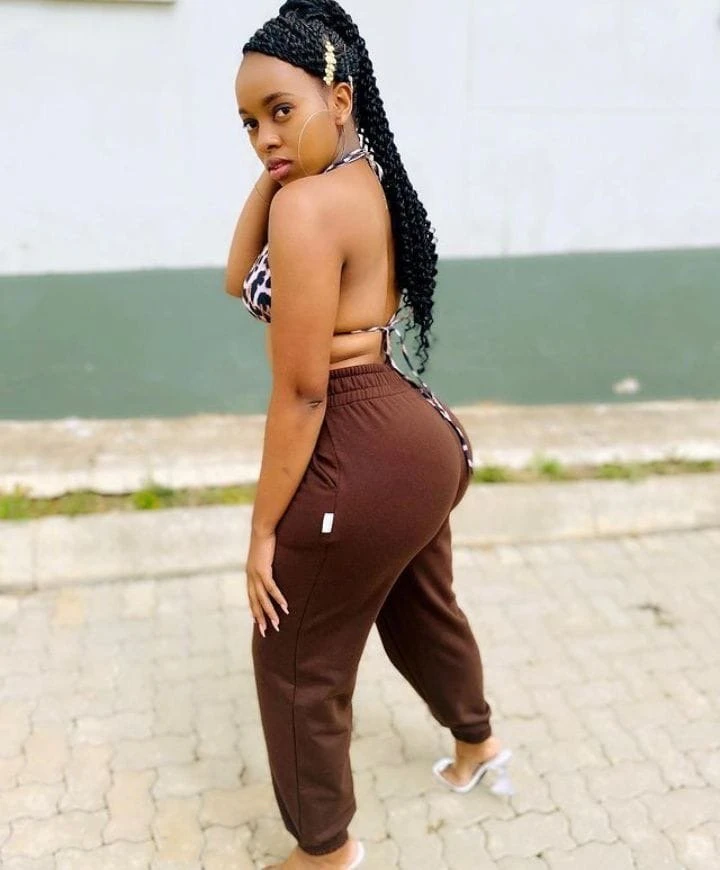 Jenifer – South African escort in Bangalore — 2 / 4