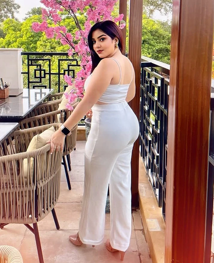 Roshni Escort Service – Indian escort in Bhubaneshwar — 3 / 5