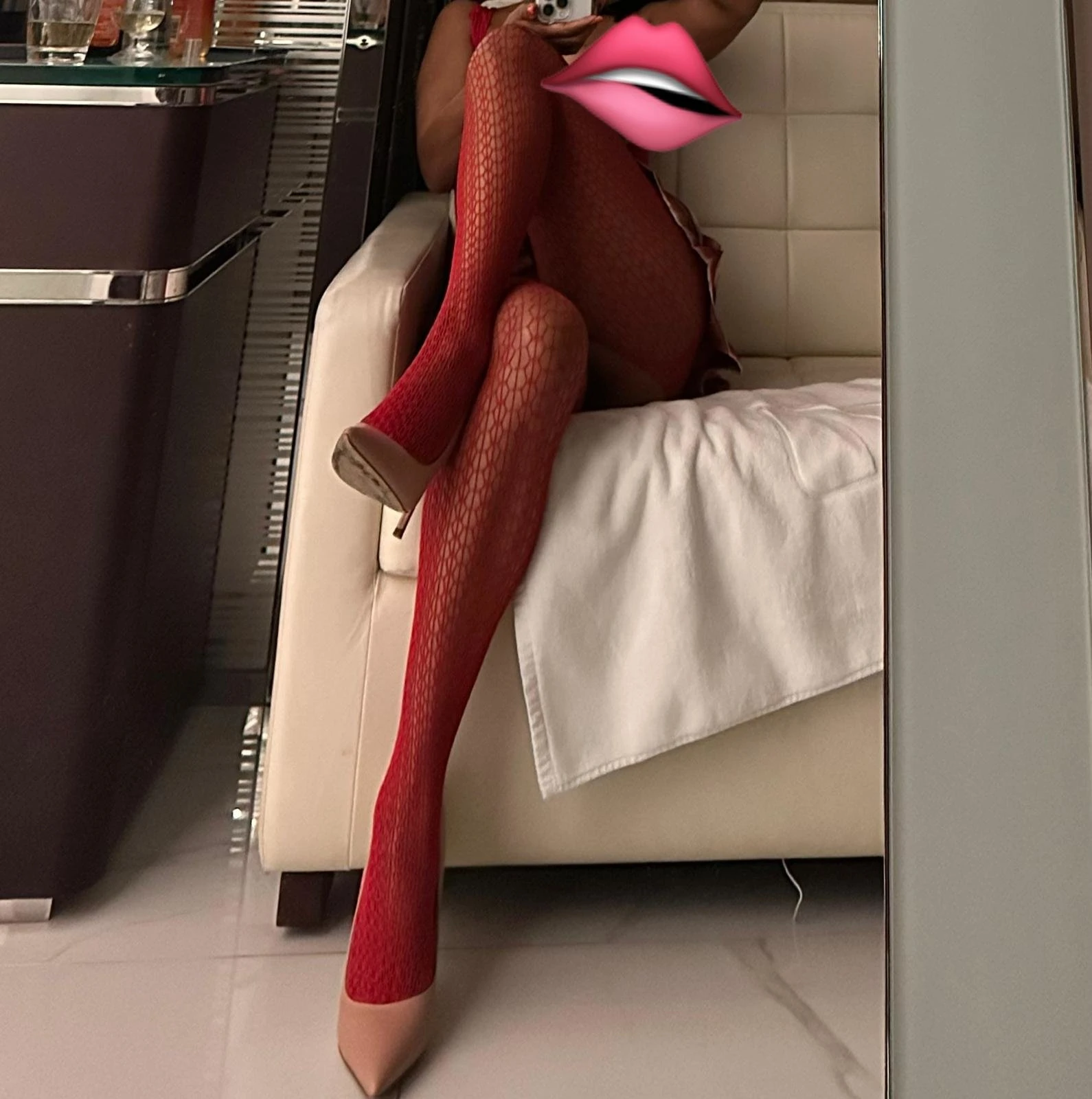 Tina – Indonesian escort in Hong Kong — 2 / 5