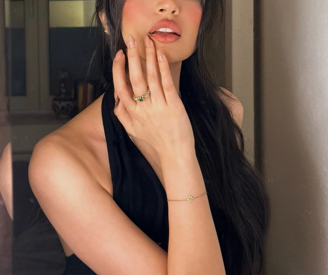 Sexy Slim Bengali – Indian escort in Bangalore — 2 / 4