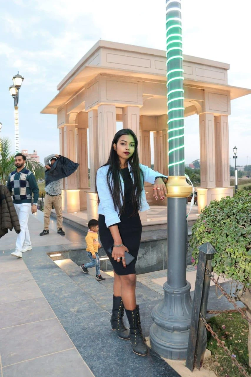 ELECTRIC CITY AVAILABLE OUTCALL – Indian escort in Bangalore — 4 / 5