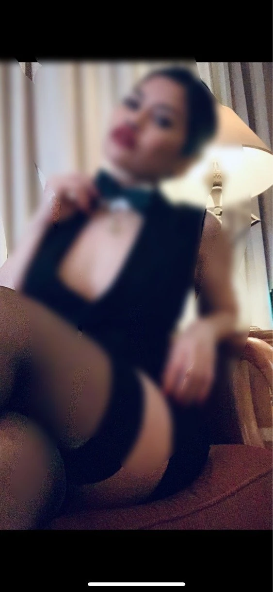 Ava on OFFER’s SUPERB Videocall – Filipino escort in Hong Kong — 3 / 12