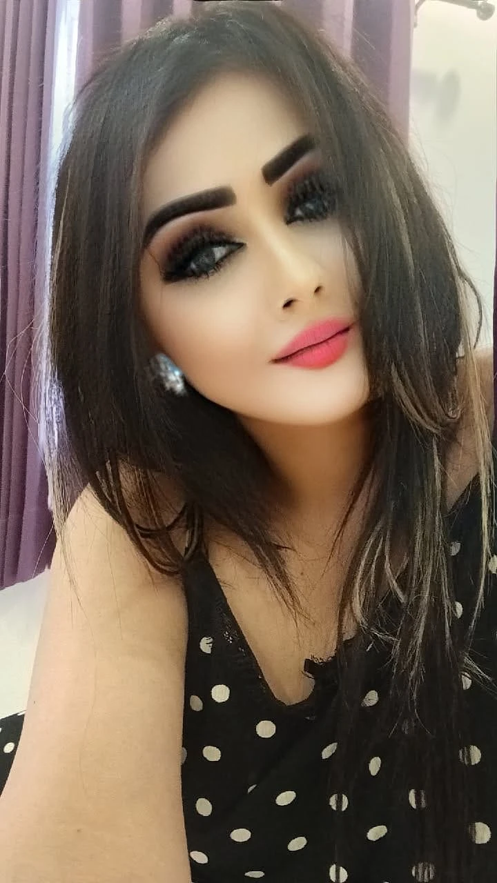 Aaliya Mishra – Indian escort in Gurgaon — 2 / 5