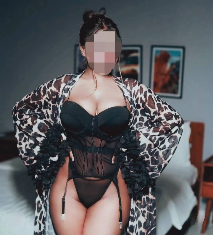 Indigo Airhostess. Real Meet. Cam – Indian escort in Bangalore — 8 / 30