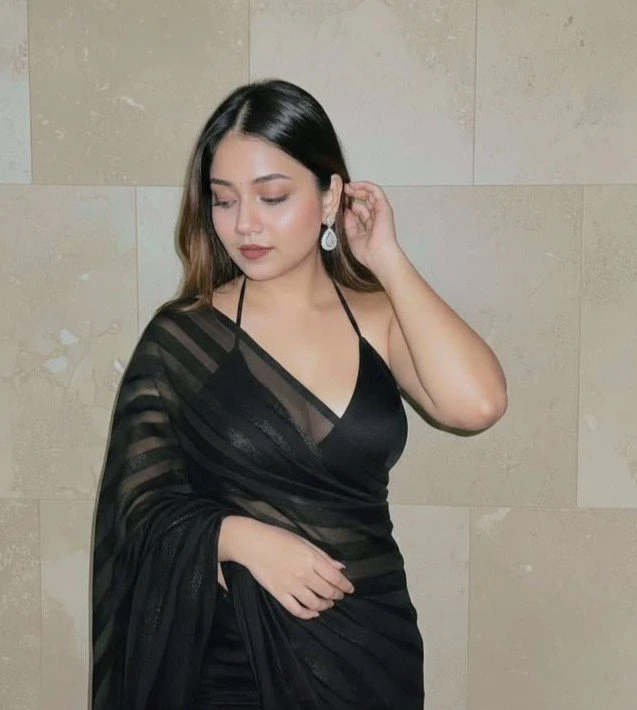 Priyanshi – Indian escort in Bangalore — 2 / 3