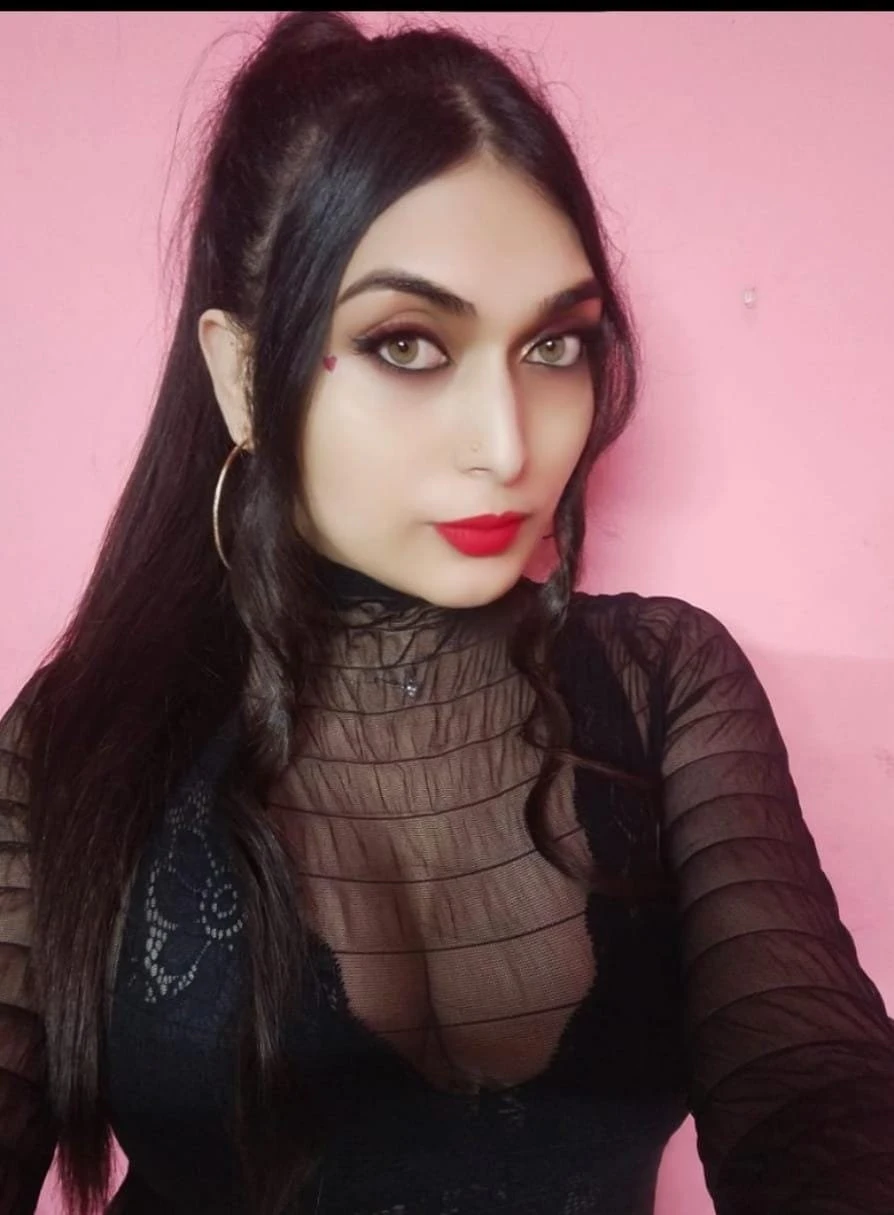 Busty Bong Alina Only for Paid Cam. 26 – Indian escort in Chennai — 3 / 11