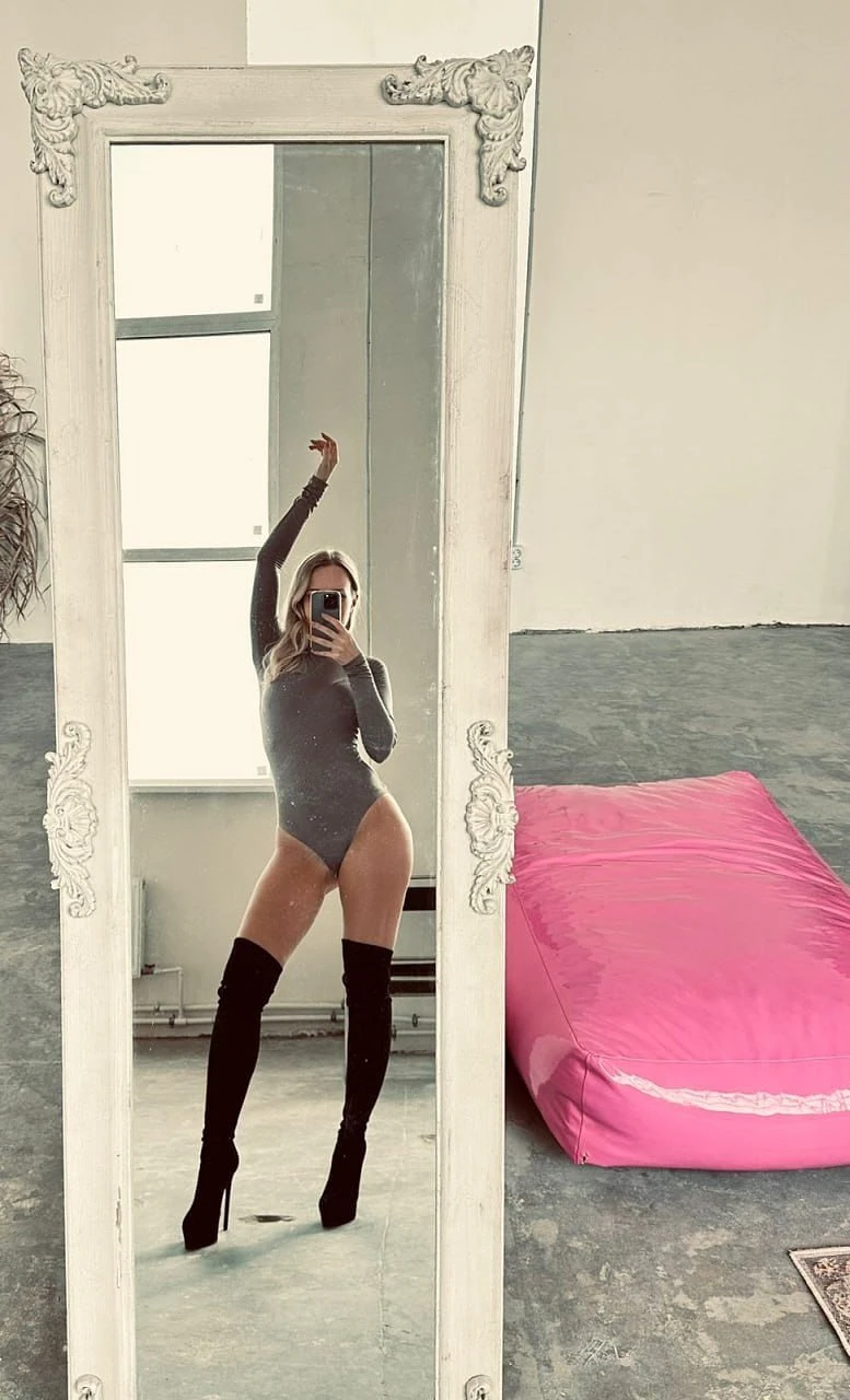 Eva – Russian escort in Hong Kong — 7 / 8