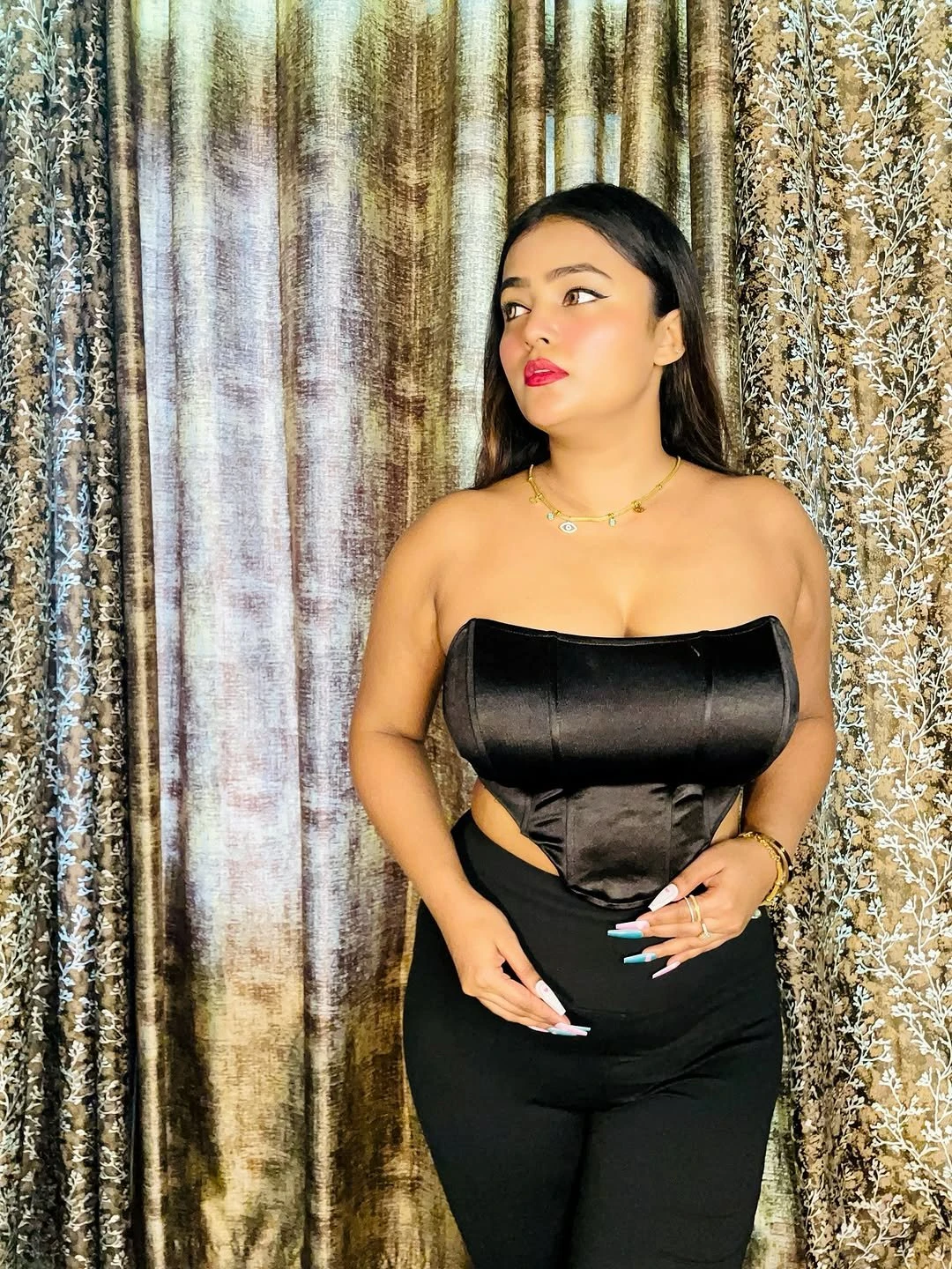 Hiral – Indian escort in Ahmedabad — 5 / 6