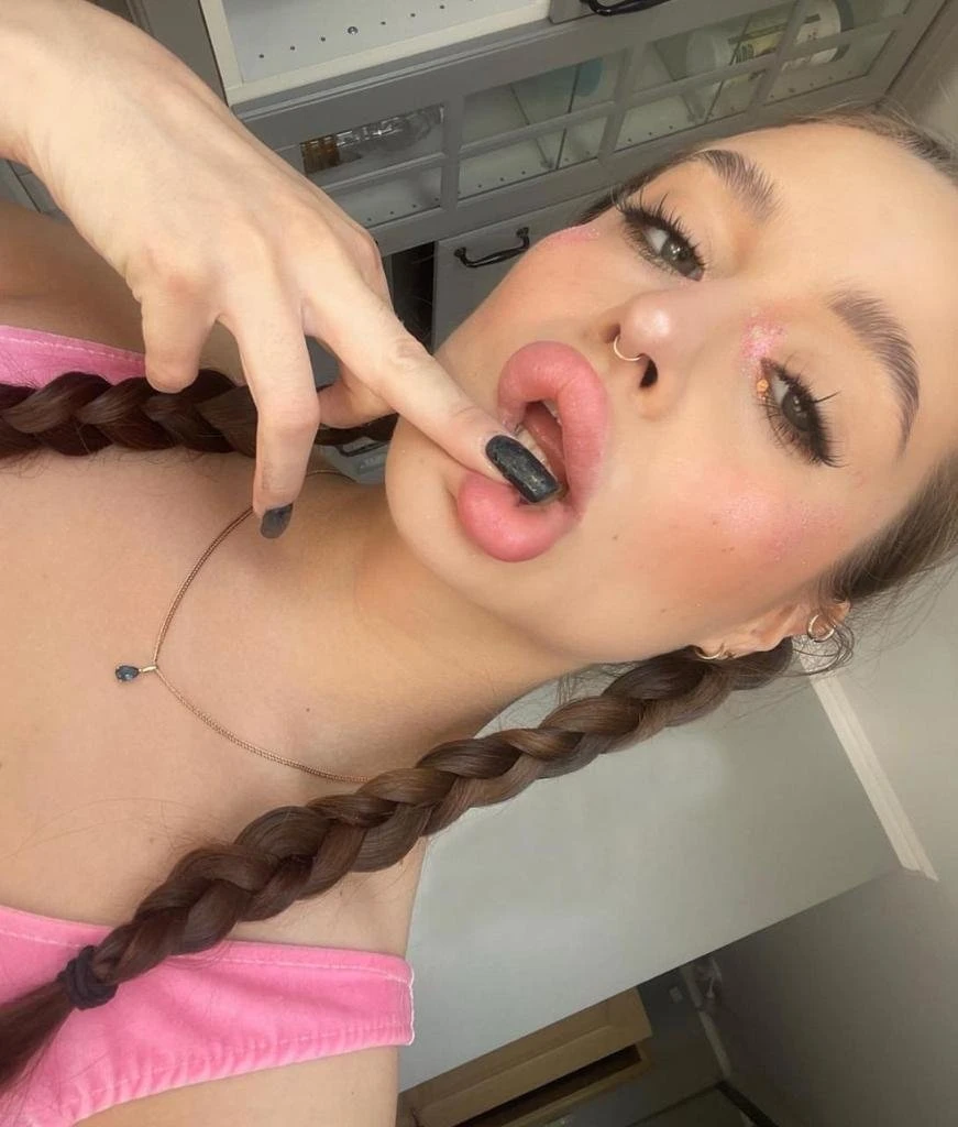 Varya Naughty Kitten – Russian escort in Hong Kong — 3 / 10