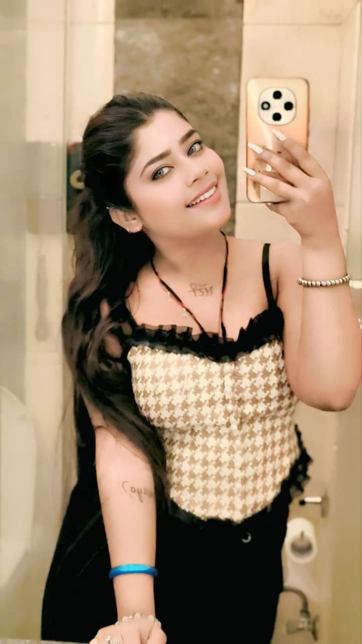 Aysha Angle – Indian escort in Ahmedabad — 10 / 13