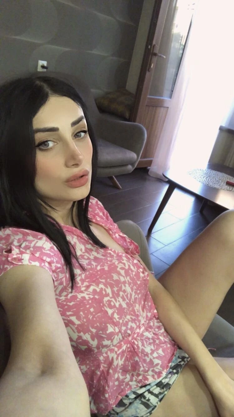 Davina – Armenian escort in Yerevan — 3 / 10