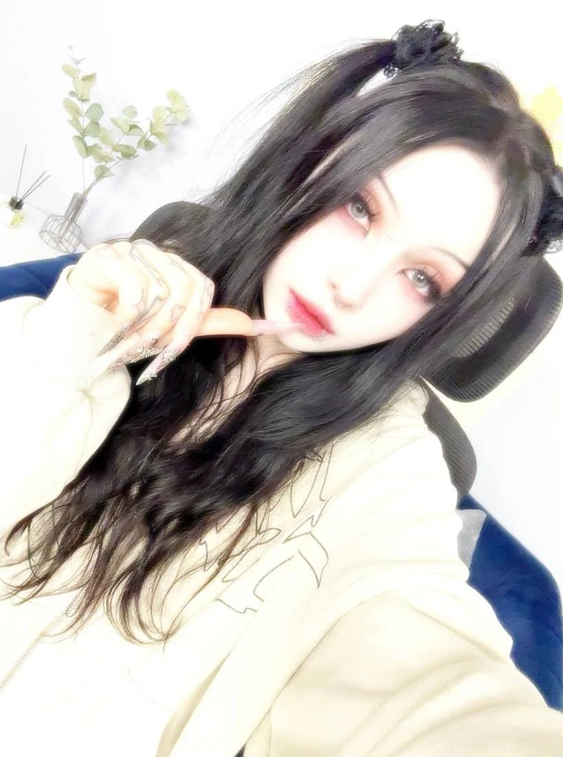 Mira – Russian escort in Hong Kong — 5 / 9