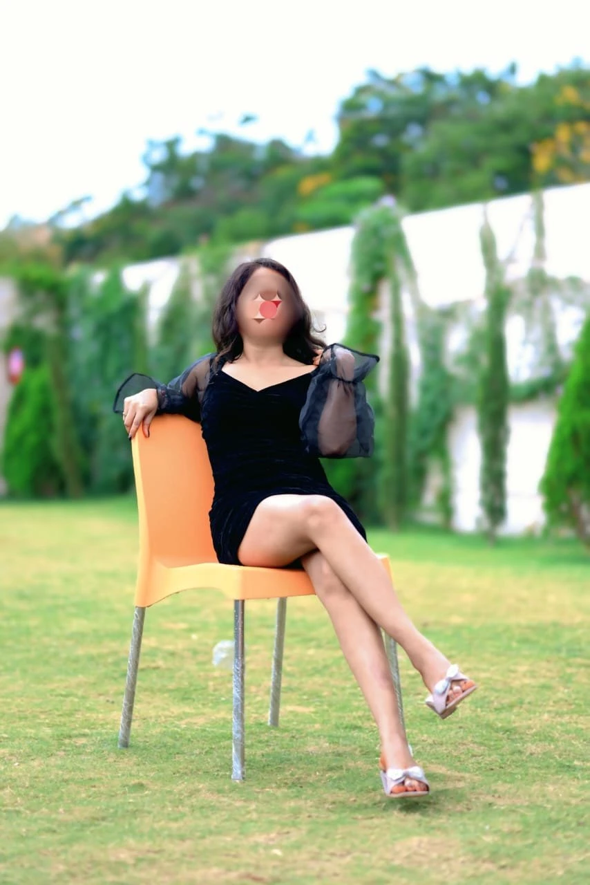 Hot Wife Kavita Singh – Indian escort in Ahmedabad — 4 / 17