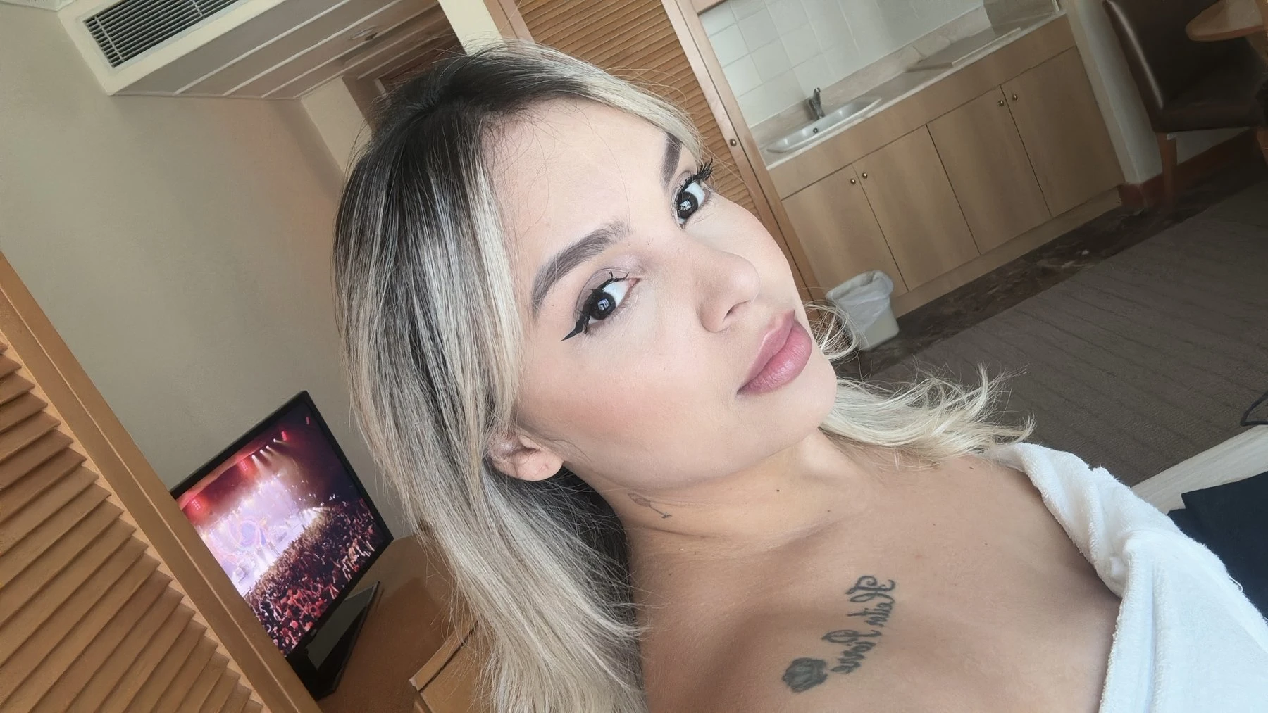 Luna – Italian escort in Hong Kong — 5 / 8