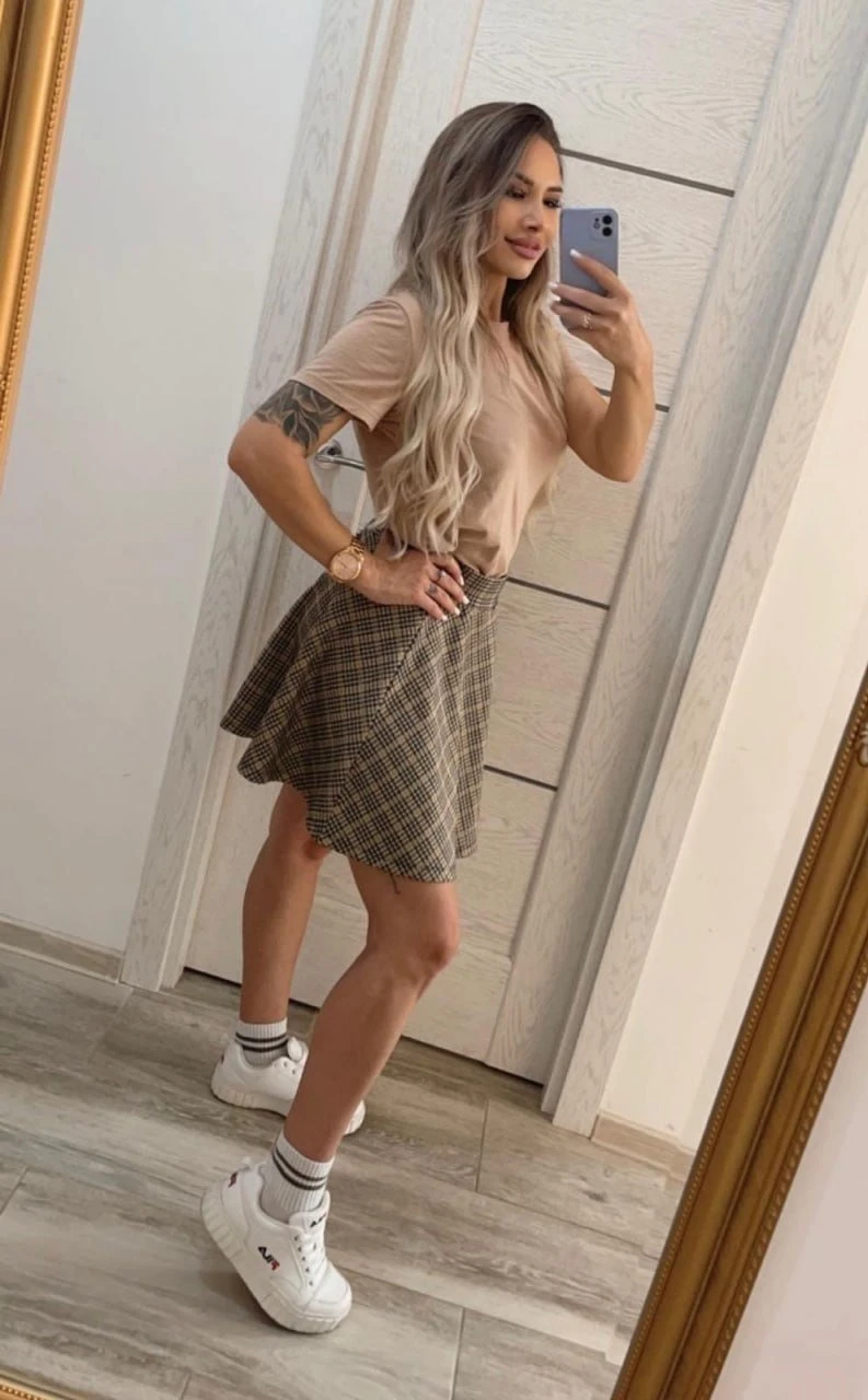 Cindy Milk Maiden – Romanian escort in Hong Kong — 8 / 9