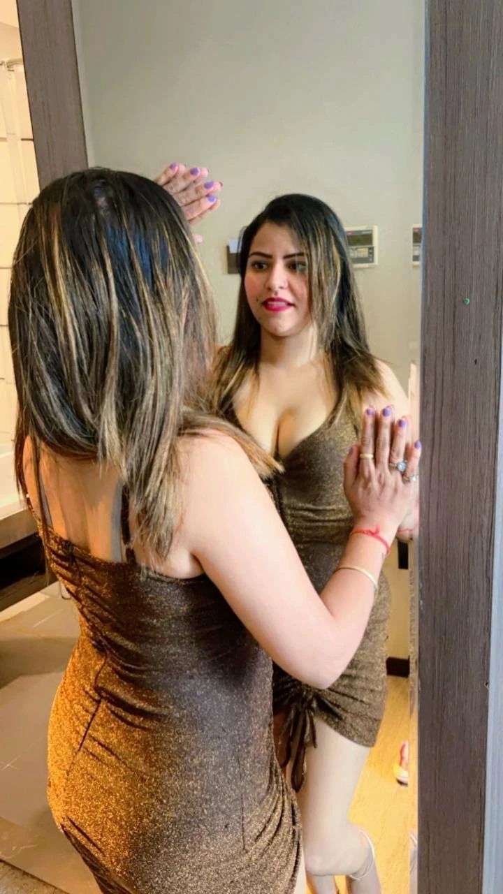 Neha – Indian escort in Bangalore — 2 / 4