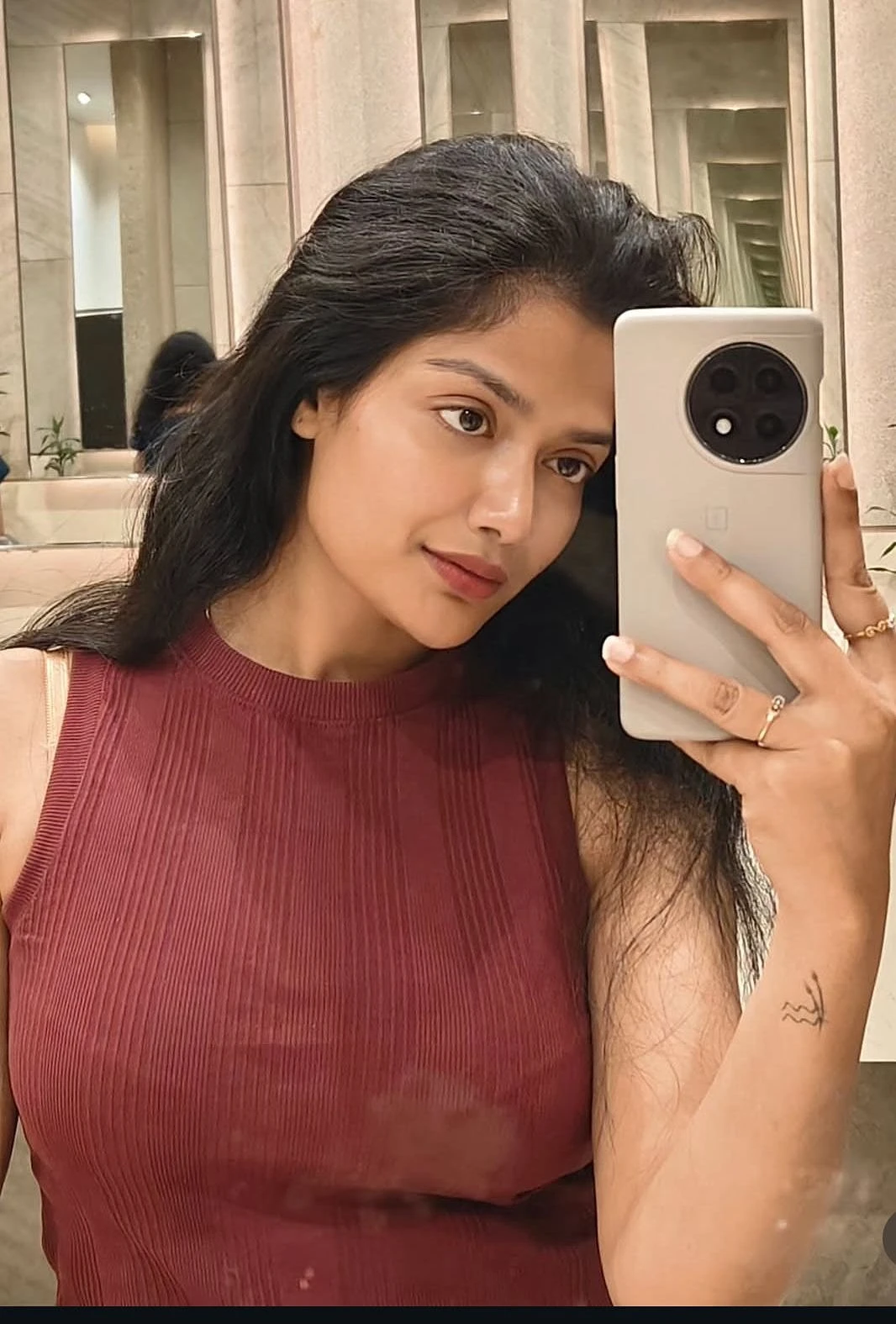 Janvi – Indian escort in Candolim, Goa — 2 / 4