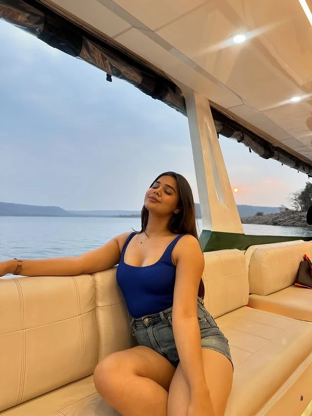 Aarushi – Indian escort in Bangalore — 2 / 4